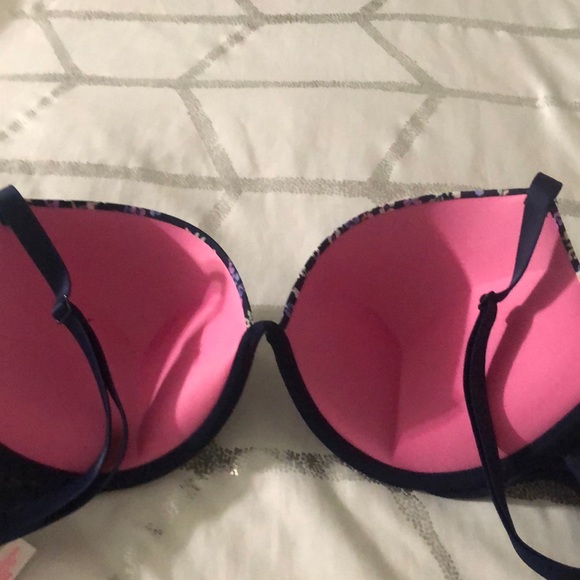 Victory Secret Push Up Bra - Picture 5 of 5